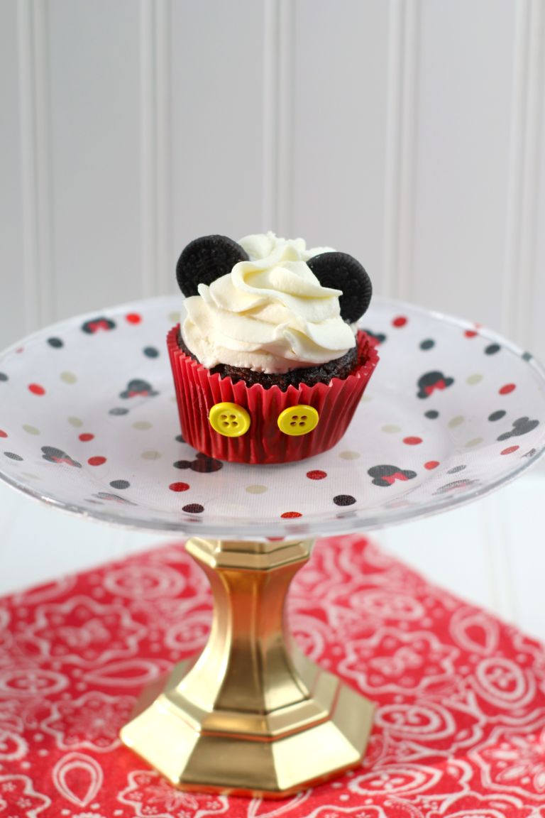 DIY Dollar Store Mickey Mouse Cake Plates
